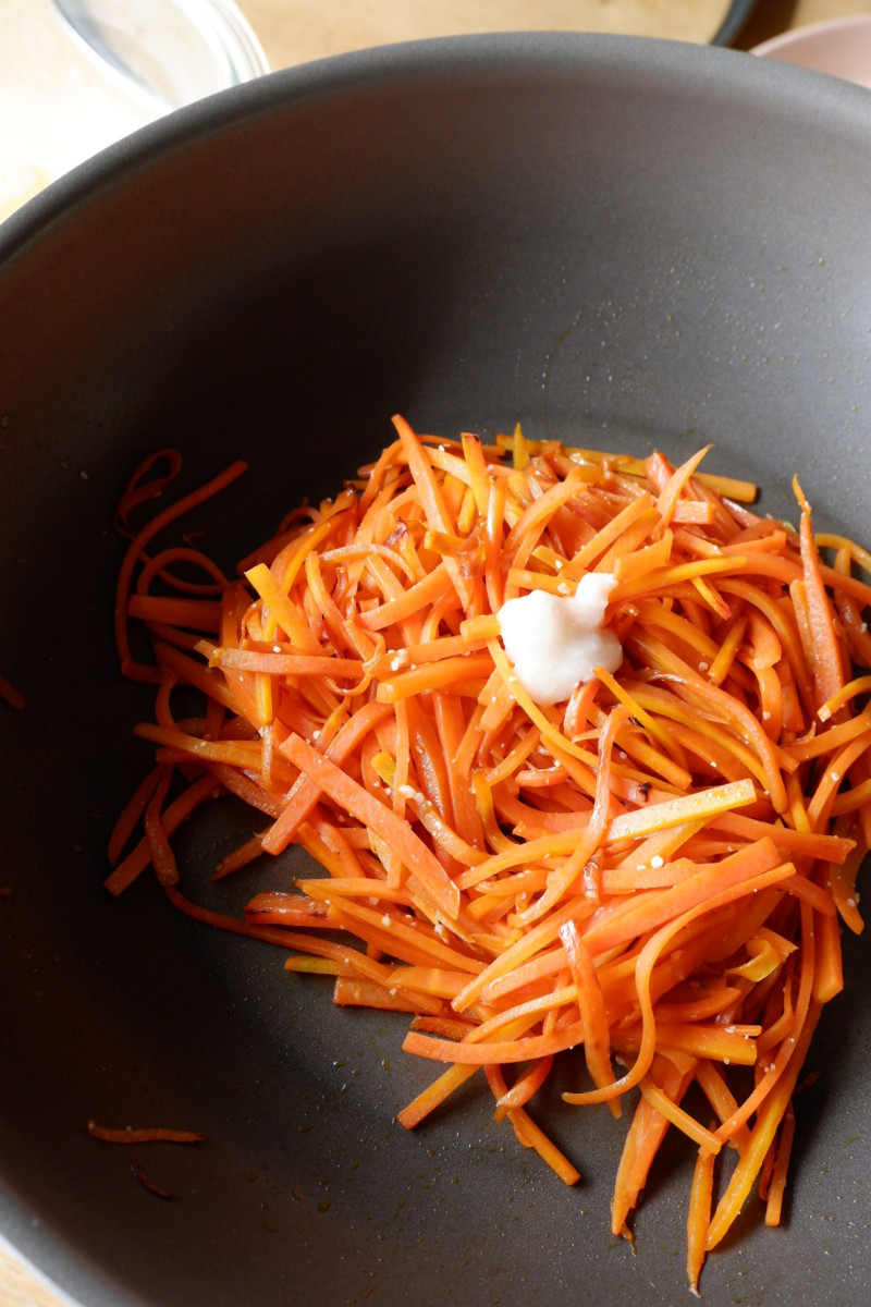 人参とふんわり卵の塩麹炒めの作り方ステップ4
