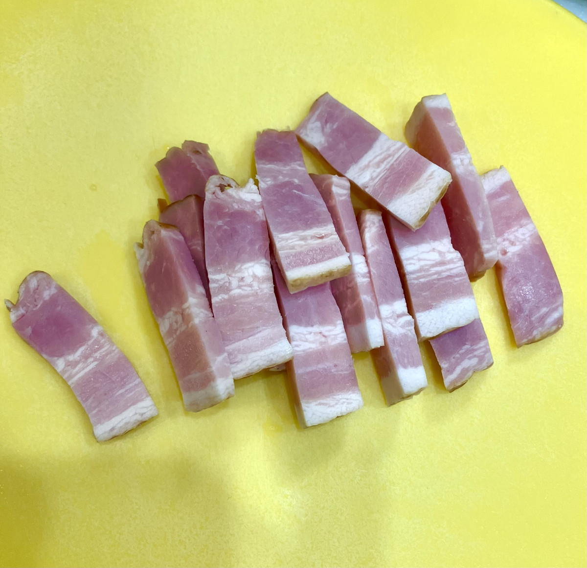 カットほうれん草を使って手軽に！ほうれん草とベーコンのクリームパスタの作り方ステップ2