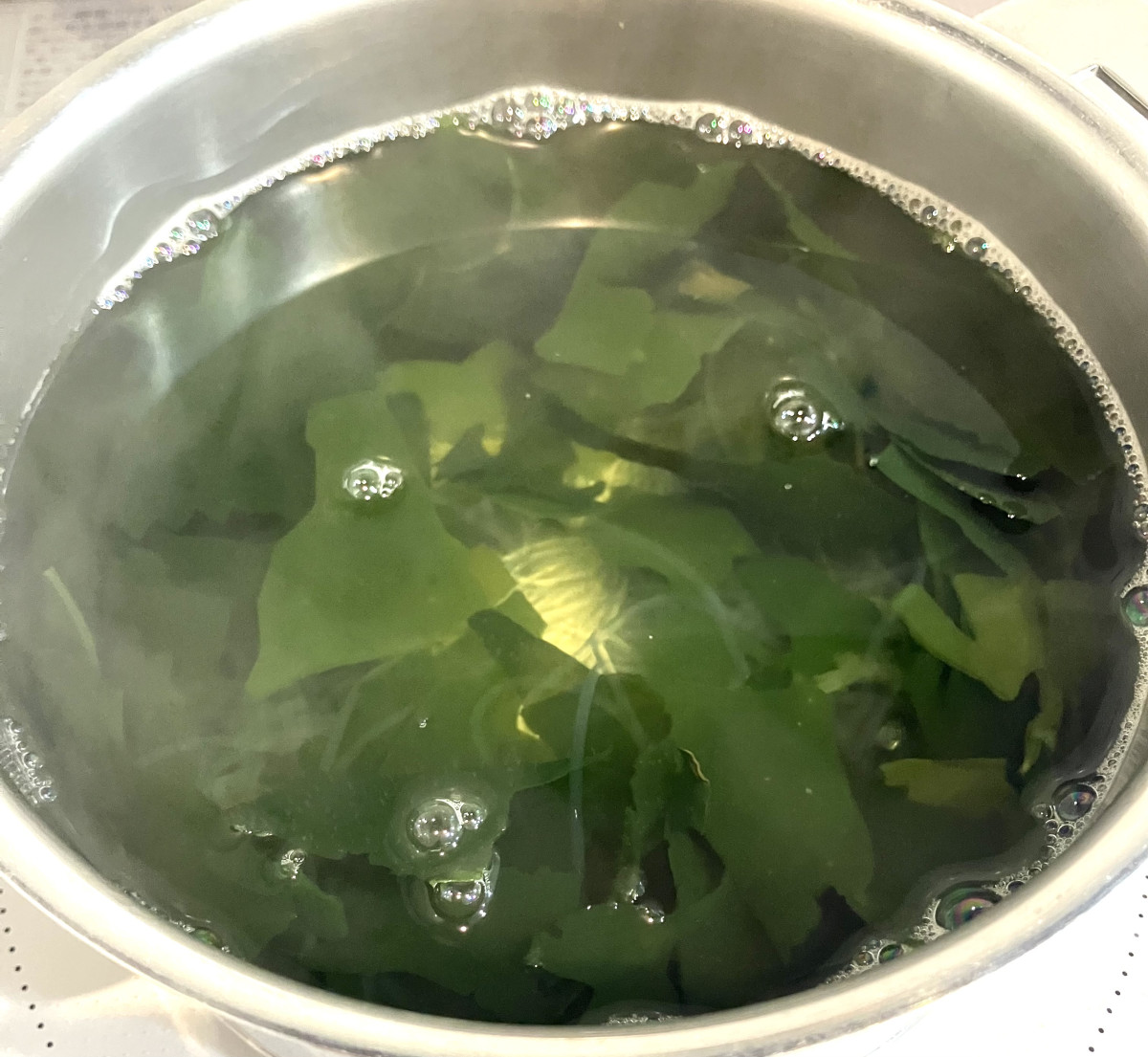 簡単なのに美味しい！春雨とわかめの中華風スープの作り方ステップ1