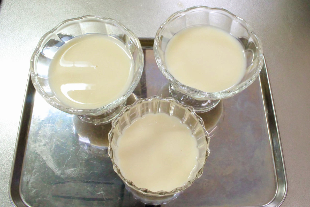 アーモンドミルクプリン・エスプレッソソースかけの作り方ステップ4