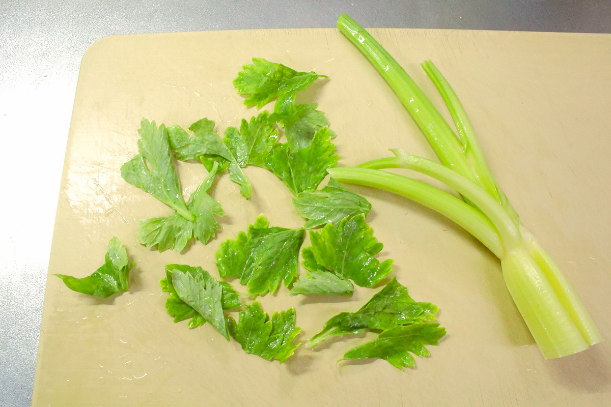 セロリのフルーツサラダの作り方ステップ2