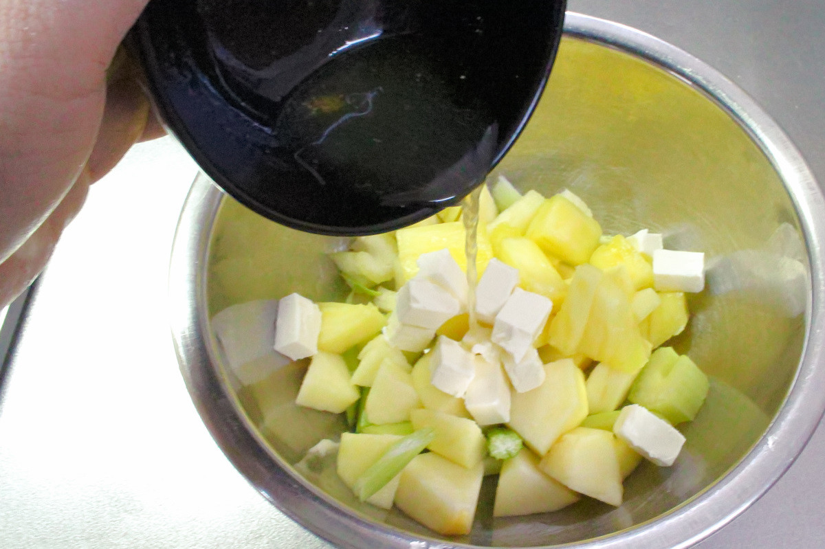 セロリのフルーツサラダの作り方ステップ4