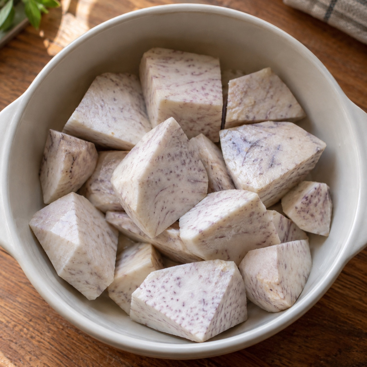 調味料4つで里芋とろける。鶏むねのピリ辛トムヤム炒めの作り方ステップ1